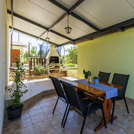 Branka By Interhome * Štinjan